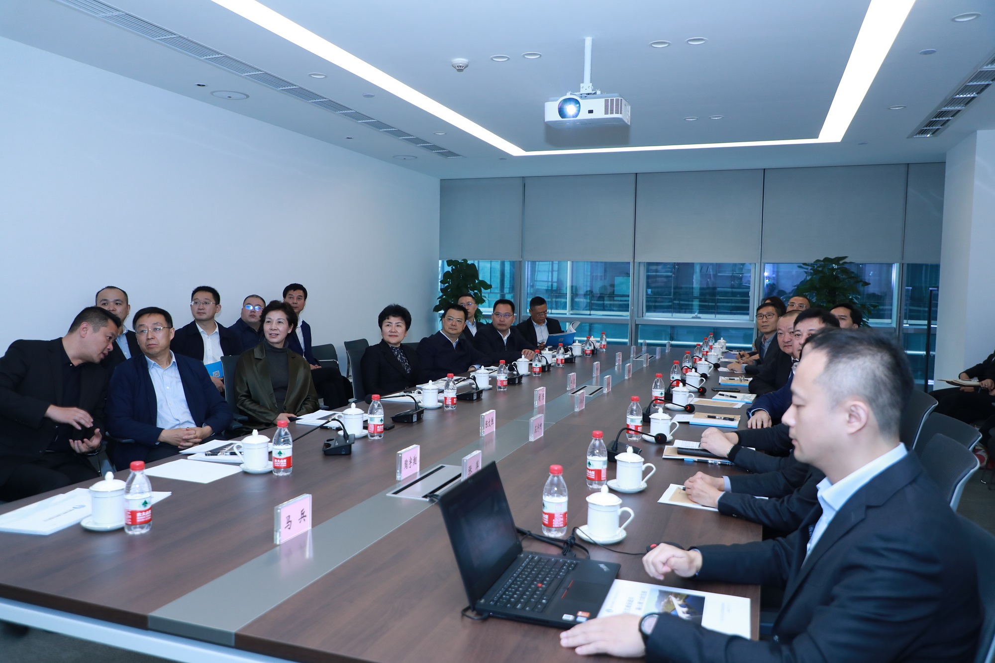 省人大常委會(huì)副主任、達(dá)州市委書記包惠蒞臨公司視察指導(dǎo)